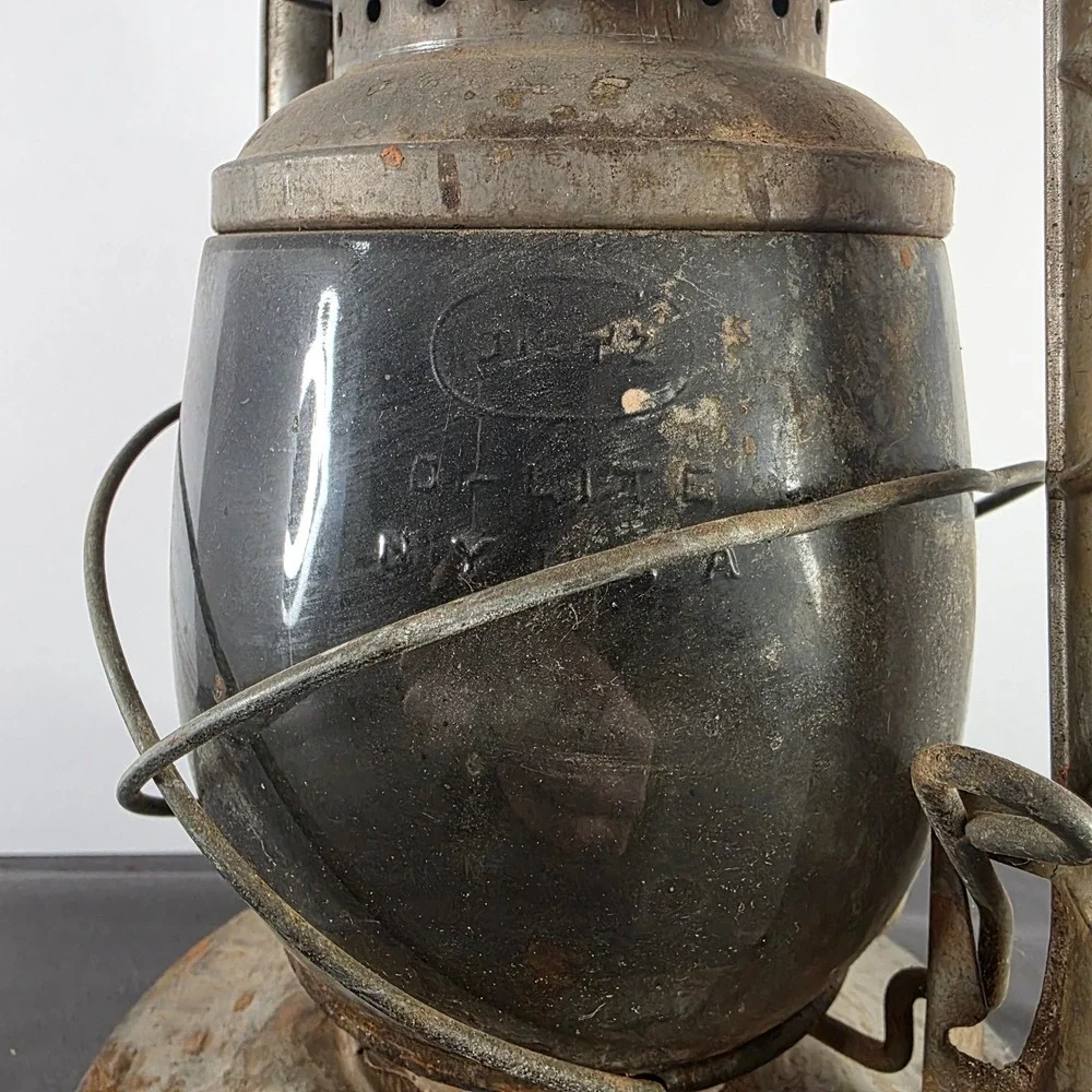 Vintage Dietz No 2‎ D-Lite Kerosene Lantern Black Glass Globe Rustic Americana